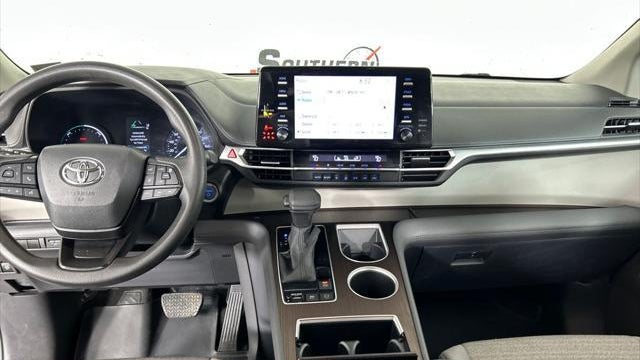 2023 Toyota Sienna LE 8-Passenger