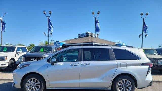 2025 Toyota Sienna LE 8-Passenger