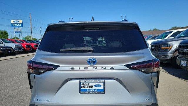 2025 Toyota Sienna LE 8-Passenger