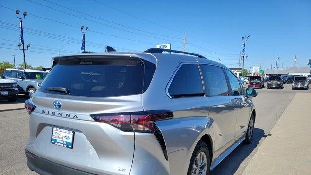 2025 Toyota Sienna LE 8-Passenger