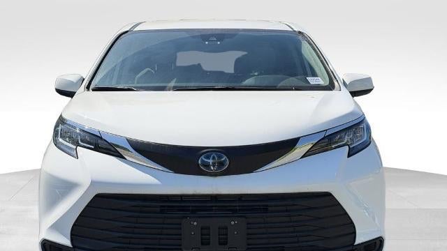 2023 Toyota Sienna LE 8-Passenger