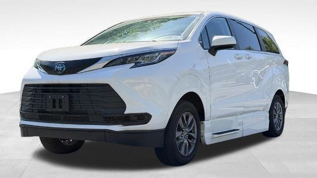 2023 Toyota Sienna LE 8-Passenger