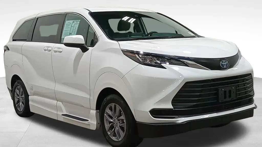 Preowned 2023 Toyota Sienna LE 8-Passenger for Sale