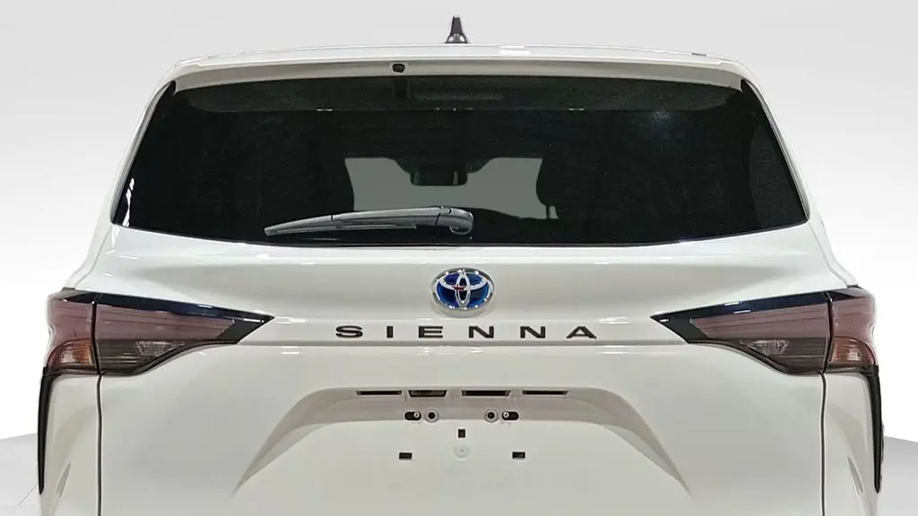 2023 Toyota Sienna LE 8-Passenger