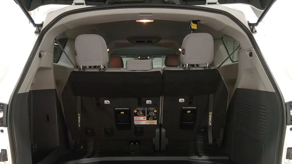 2023 Toyota Sienna LE 8-Passenger