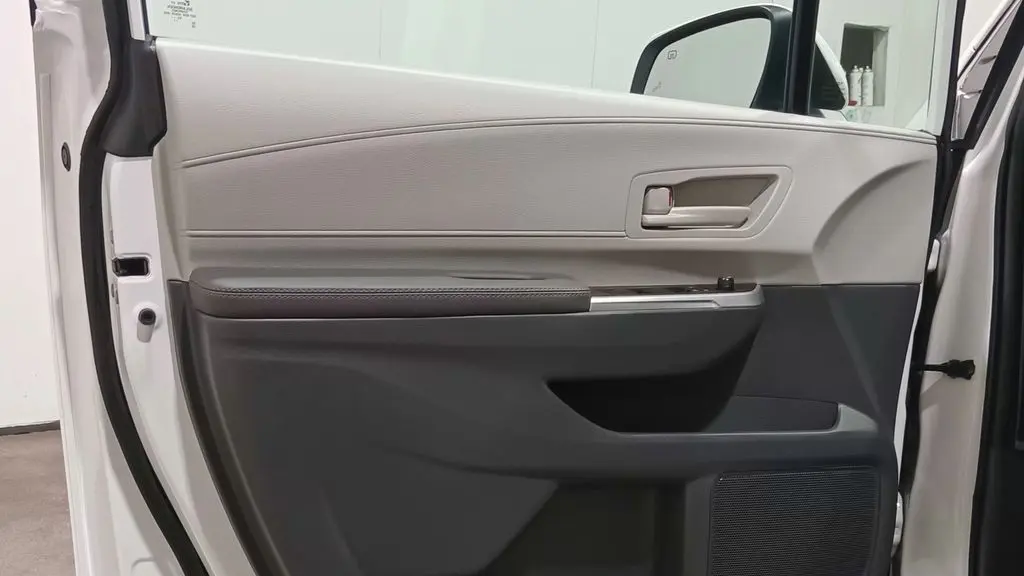2023 Toyota Sienna LE 8-Passenger