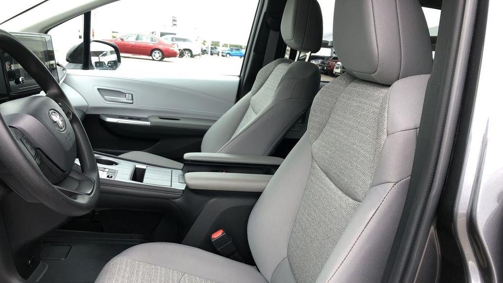 2025 Toyota Sienna LE 8-Passenger