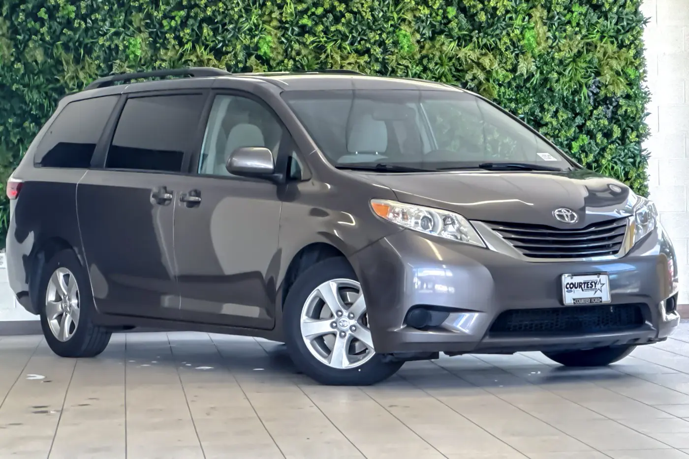 2017 Toyota Sienna - $15,997