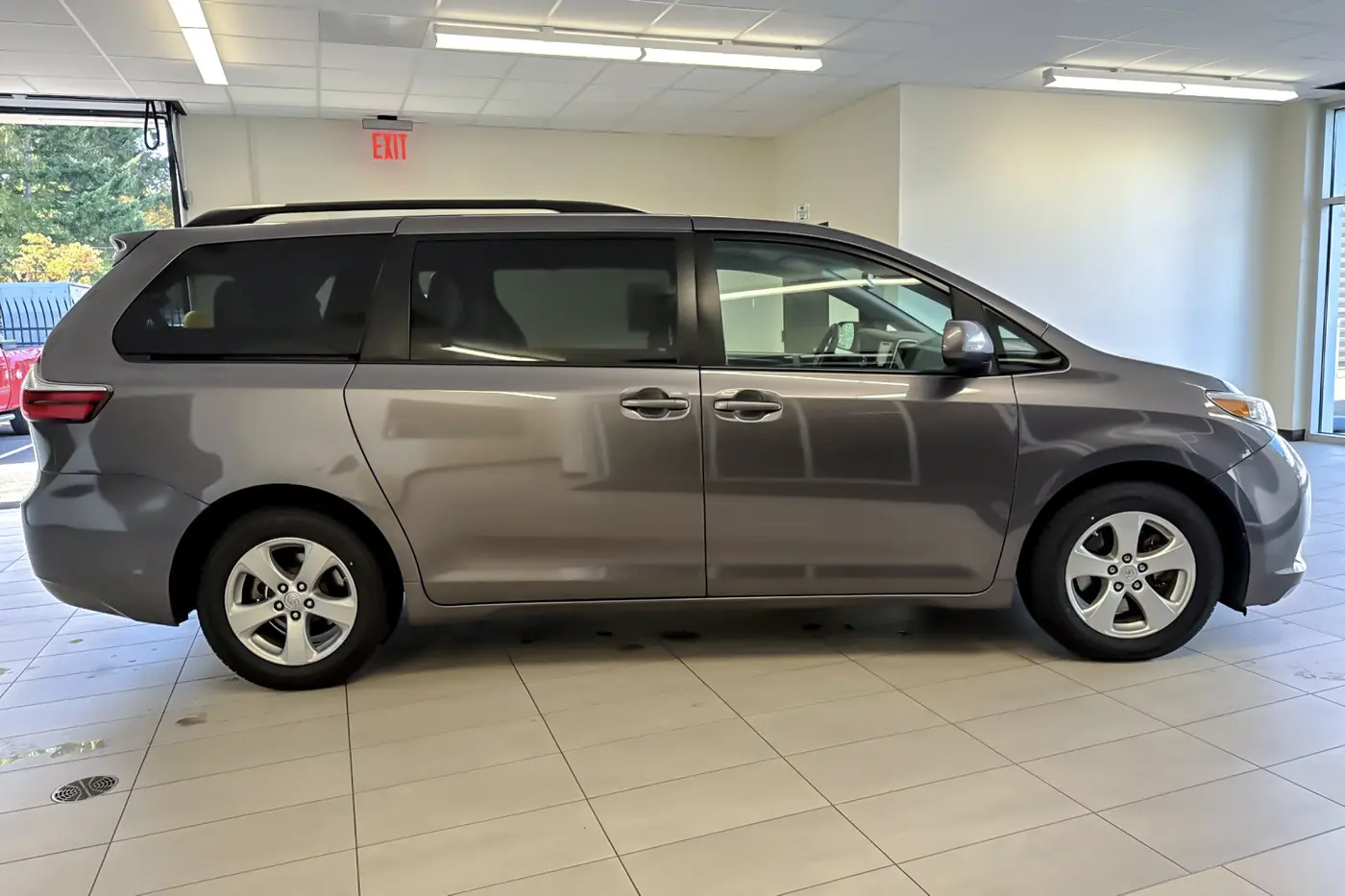 2017 Toyota Sienna - $15,997