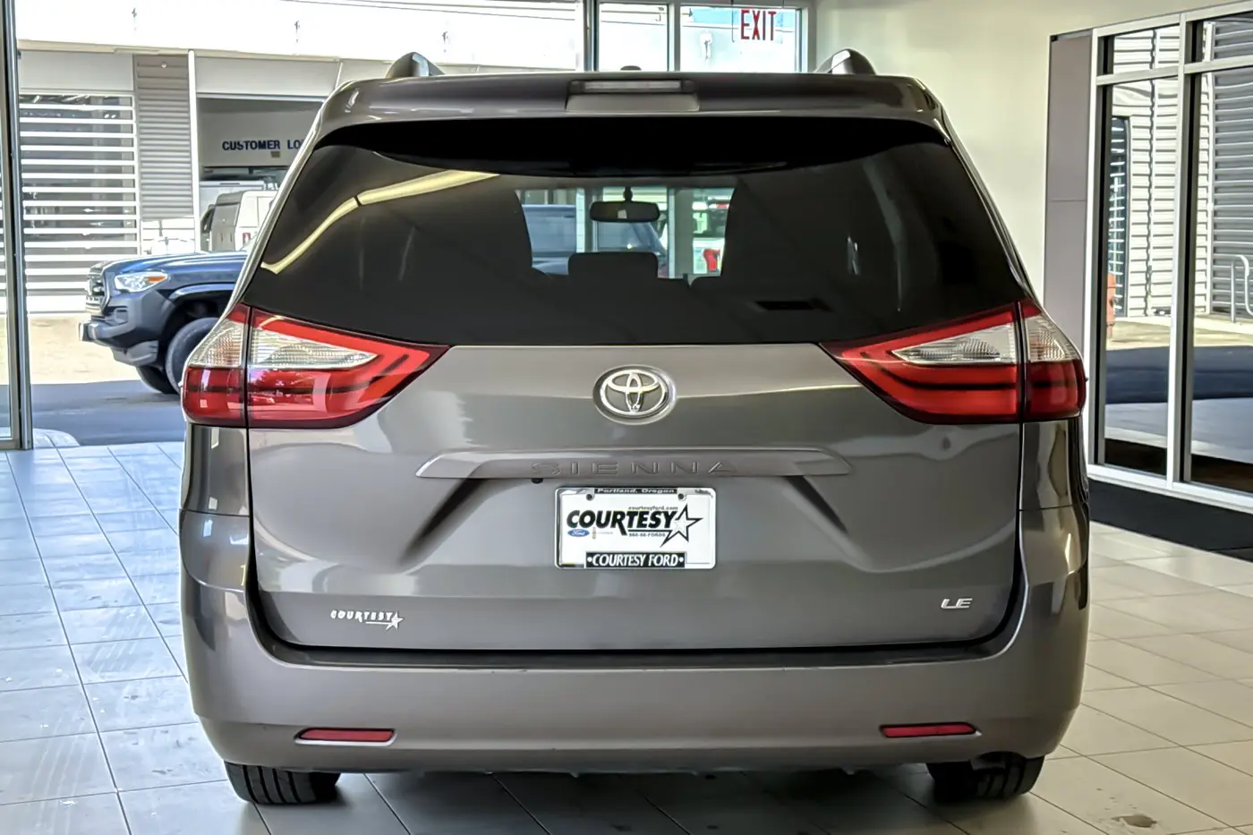 2017 Toyota Sienna - $15,997