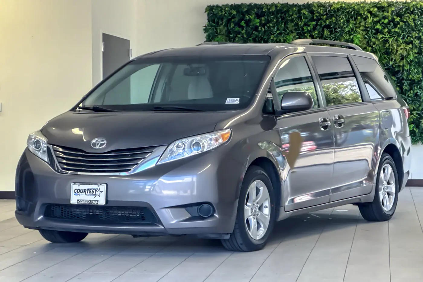 2017 Toyota Sienna - $15,997