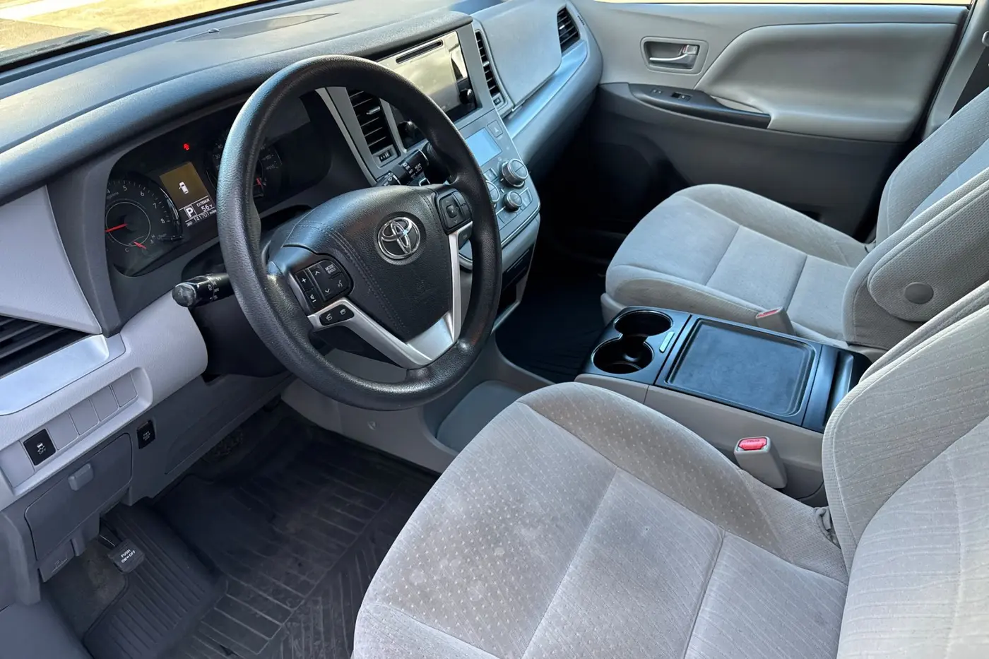 2017 Toyota Sienna - $15,997