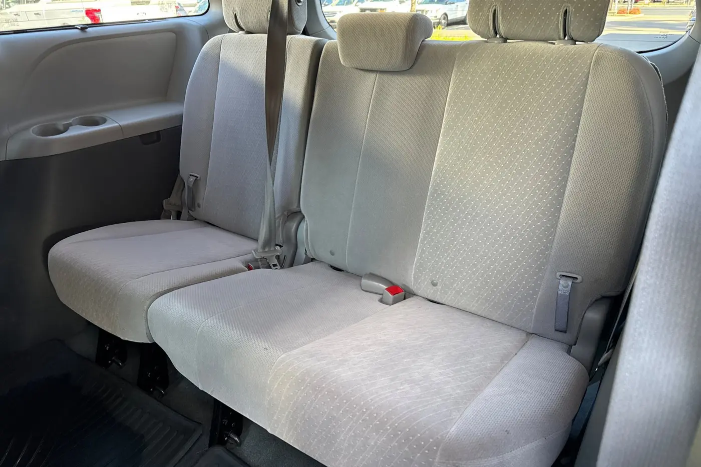 2017 Toyota Sienna - $15,997