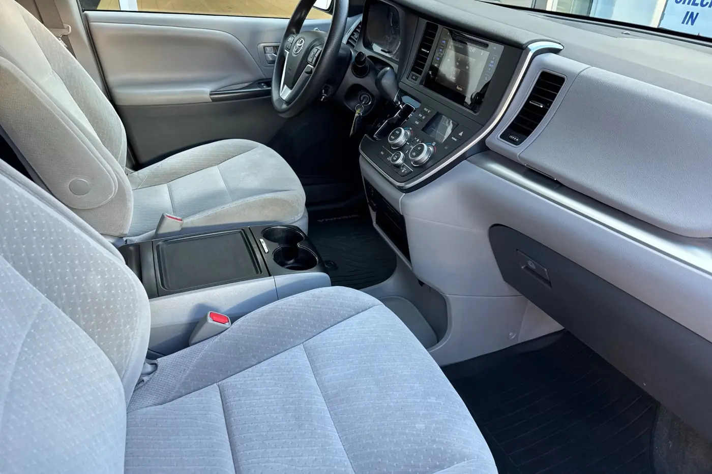 2017 Toyota Sienna - $15,997