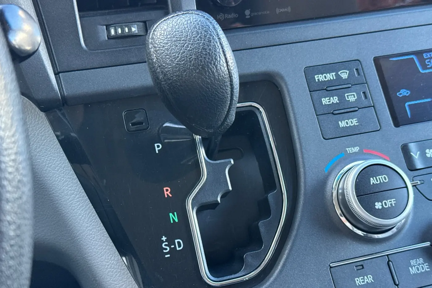 2017 Toyota Sienna - $15,997