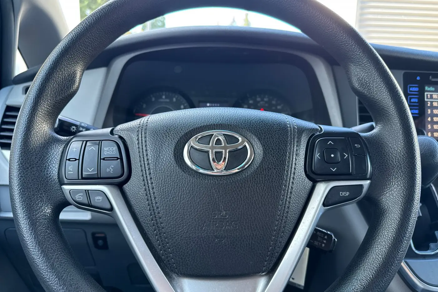 2017 Toyota Sienna - $15,997