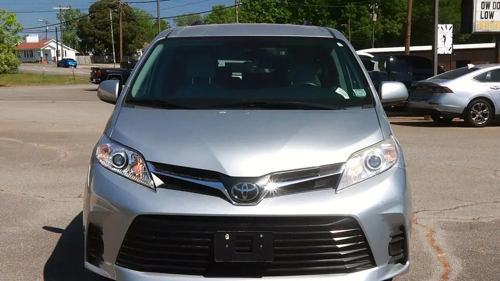 2020 Toyota Sienna LE 7-Passenger Auto Access Seat