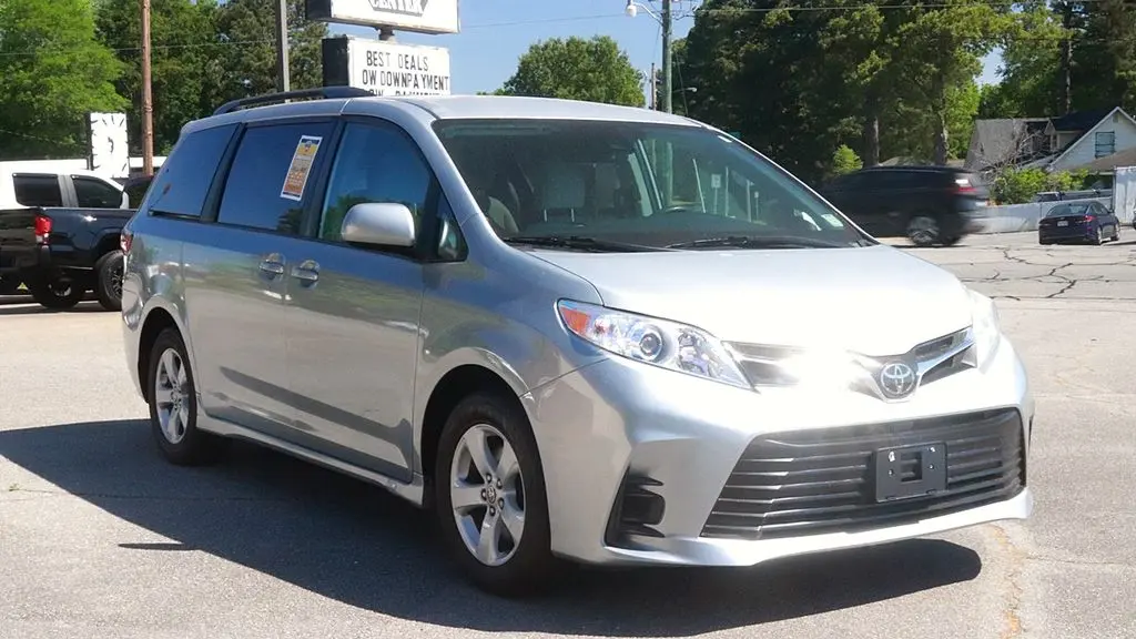 2020 Toyota Sienna LE 7-Passenger Auto Access Seat