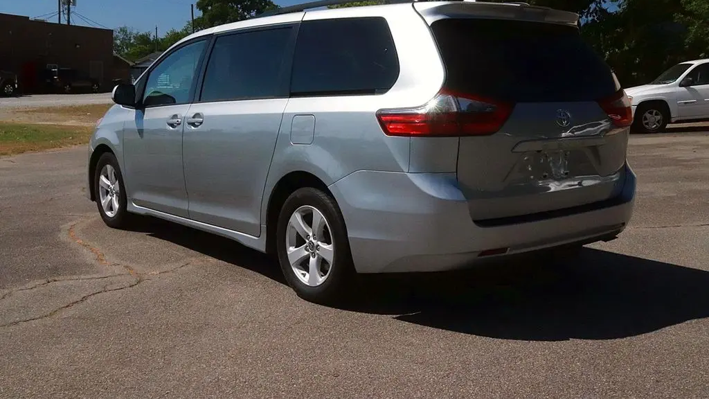 2020 Toyota Sienna LE 7-Passenger Auto Access Seat