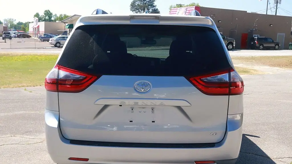2020 Toyota Sienna LE 7-Passenger Auto Access Seat