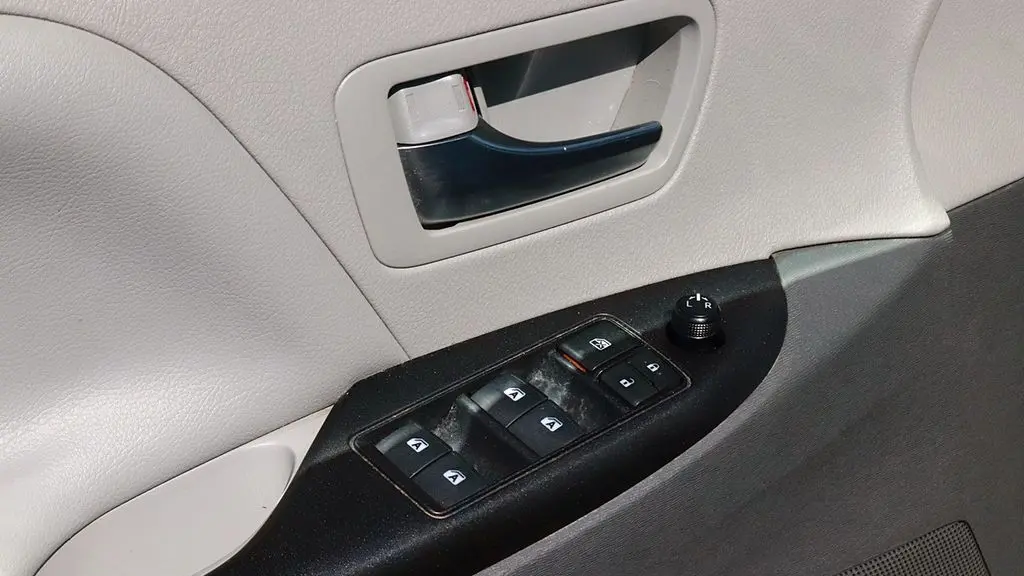 2020 Toyota Sienna LE 7-Passenger Auto Access Seat
