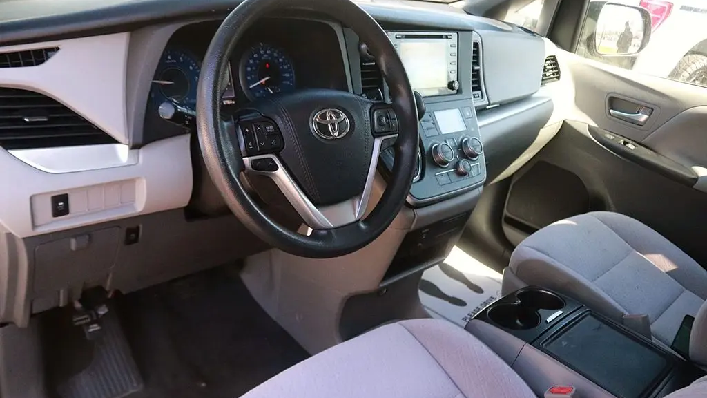 2020 Toyota Sienna LE 7-Passenger Auto Access Seat