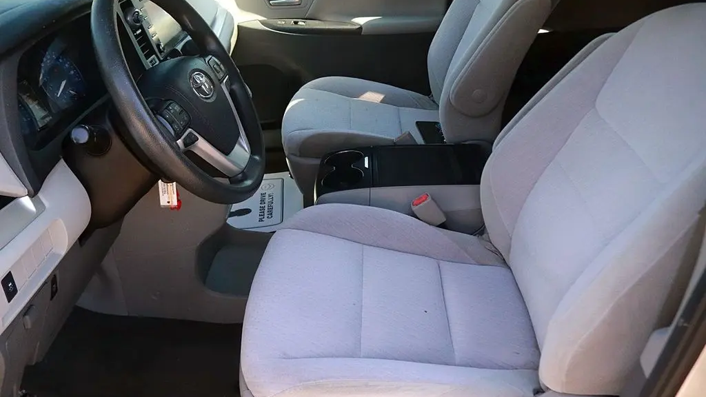 2020 Toyota Sienna LE 7-Passenger Auto Access Seat