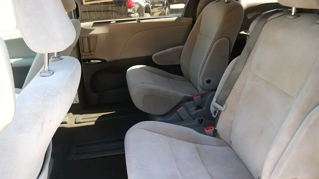 2020 Toyota Sienna LE 7-Passenger Auto Access Seat