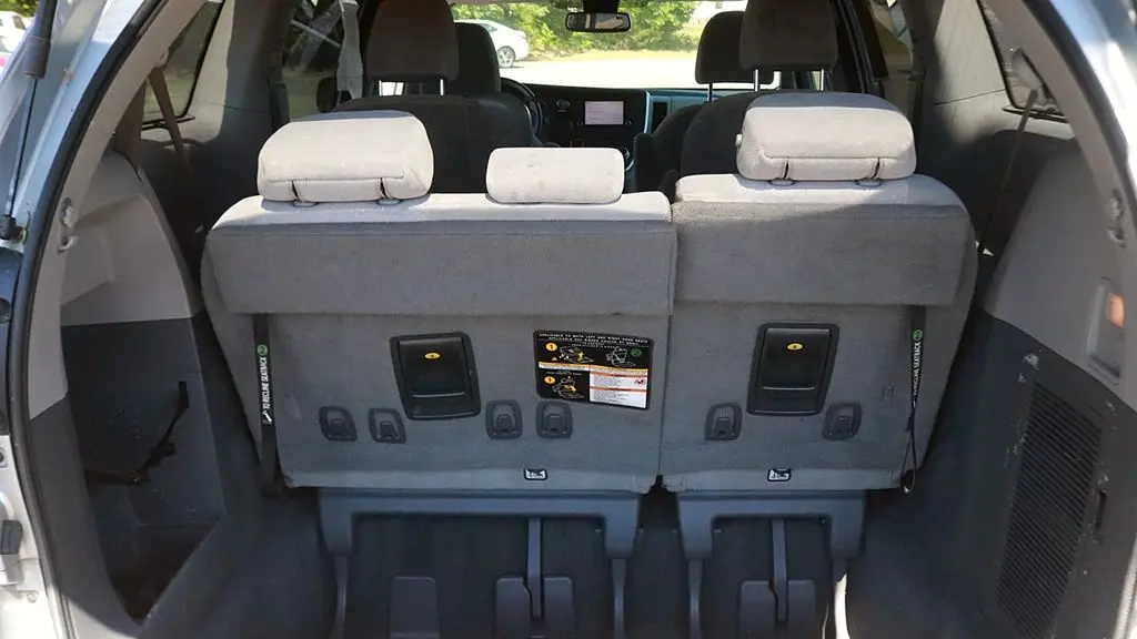 2020 Toyota Sienna LE 7-Passenger Auto Access Seat