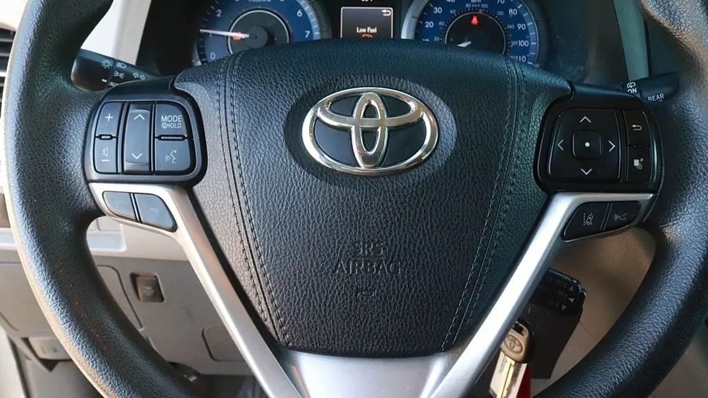 2020 Toyota Sienna LE 7-Passenger Auto Access Seat