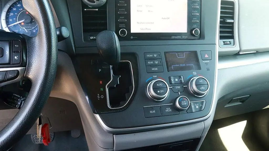 2020 Toyota Sienna LE 7-Passenger Auto Access Seat
