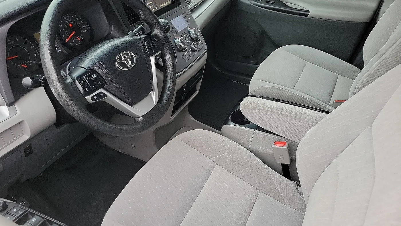 2017 Toyota Sienna LE 8-Passenger