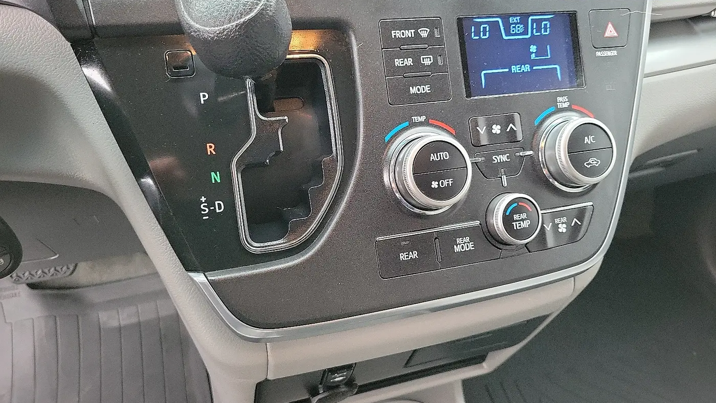 2017 Toyota Sienna LE 8-Passenger