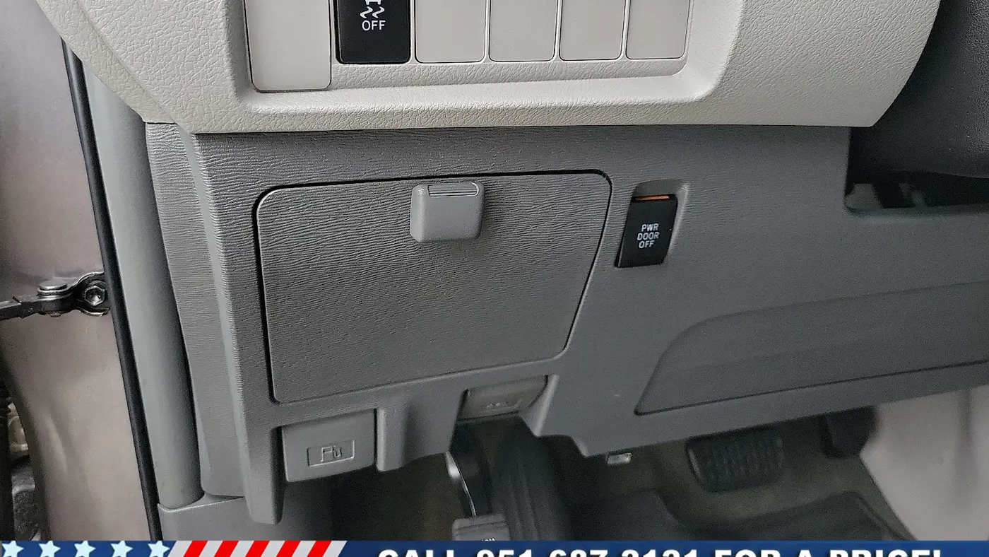 2017 Toyota Sienna LE 8-Passenger