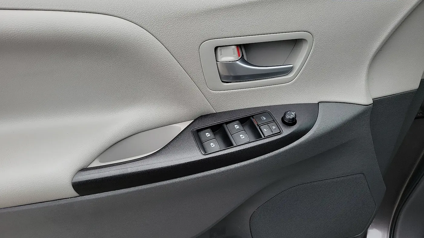 2017 Toyota Sienna LE 8-Passenger