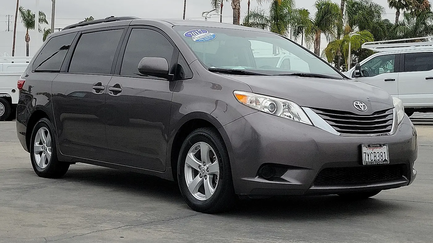 2017 Toyota Sienna LE 8-Passenger