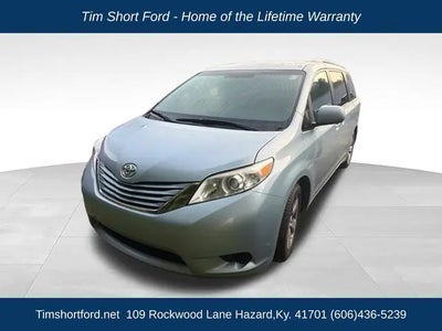2017 Toyota Sienna LE 7-Passenger Auto Access Seat 4DR Mini-Van