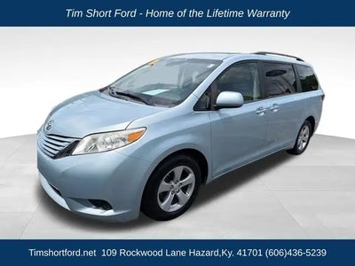 2017 Toyota Sienna LE 7-Passenger Auto Access Seat 4DR Mini-Van