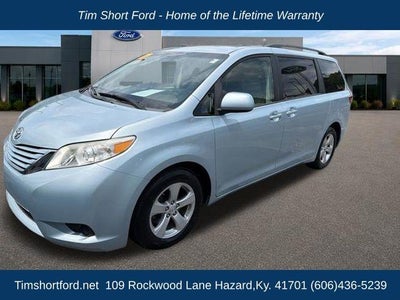 2017 Toyota Sienna LE 7-Passenger Auto Access Seat 4DR Mini-Van