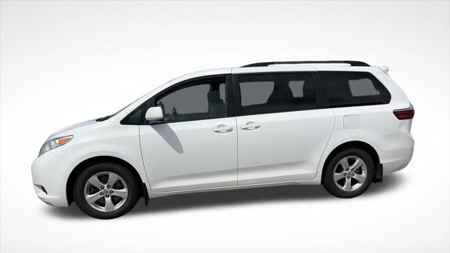 2017 Toyota Sienna LE 7-Passenger Auto Access Seat