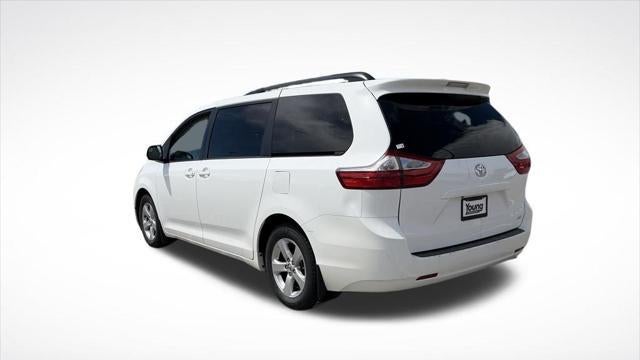 2017 Toyota Sienna LE 7-Passenger Auto Access Seat