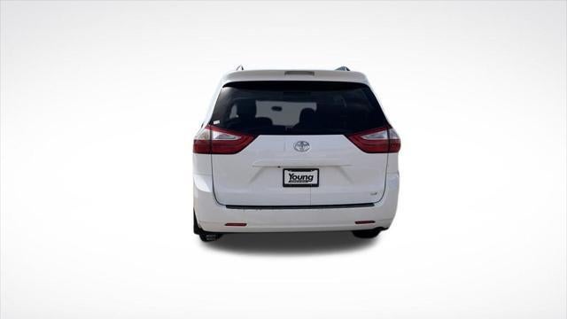 2017 Toyota Sienna LE 7-Passenger Auto Access Seat