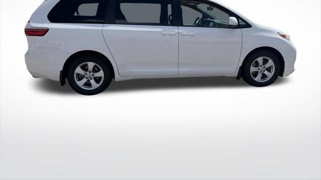 2017 Toyota Sienna LE 7-Passenger Auto Access Seat