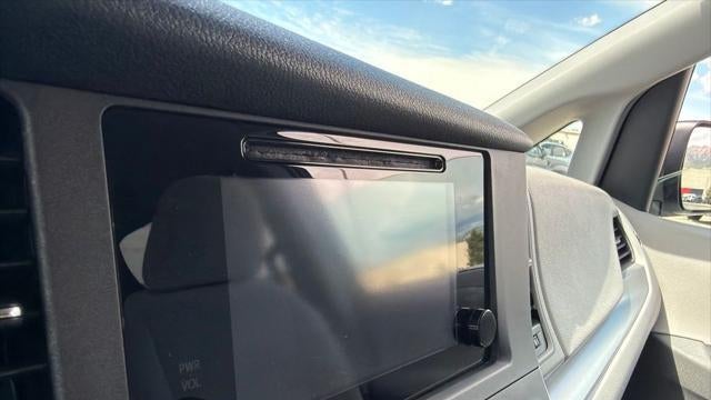 2017 Toyota Sienna LE 7-Passenger Auto Access Seat
