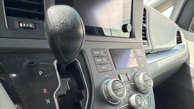 2017 Toyota Sienna LE 7-Passenger Auto Access Seat