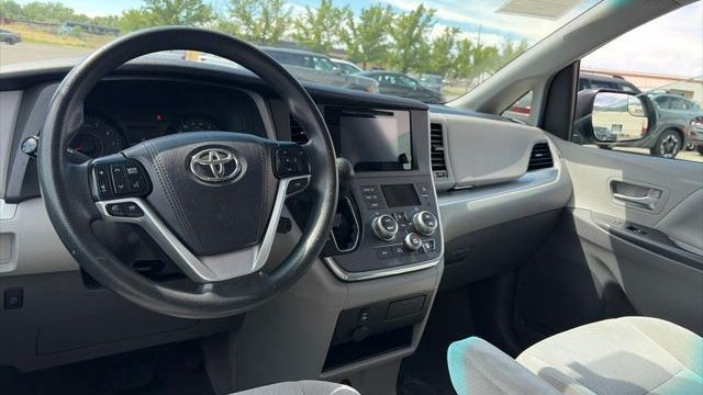 2017 Toyota Sienna LE 7-Passenger Auto Access Seat