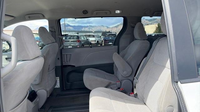 2017 Toyota Sienna LE 7-Passenger Auto Access Seat