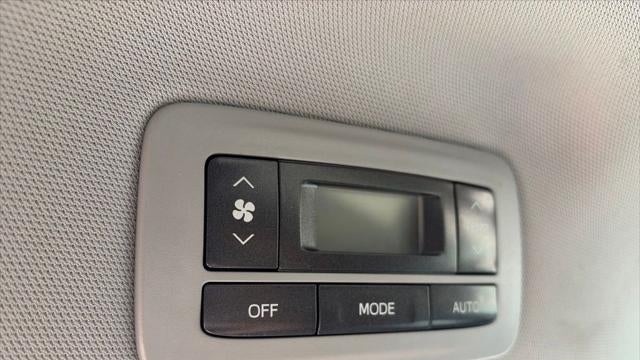 2017 Toyota Sienna LE 7-Passenger Auto Access Seat