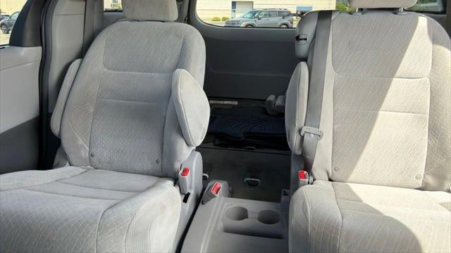 2017 Toyota Sienna LE 7-Passenger Auto Access Seat