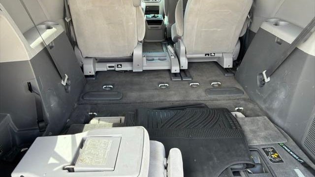 2017 Toyota Sienna LE 7-Passenger Auto Access Seat